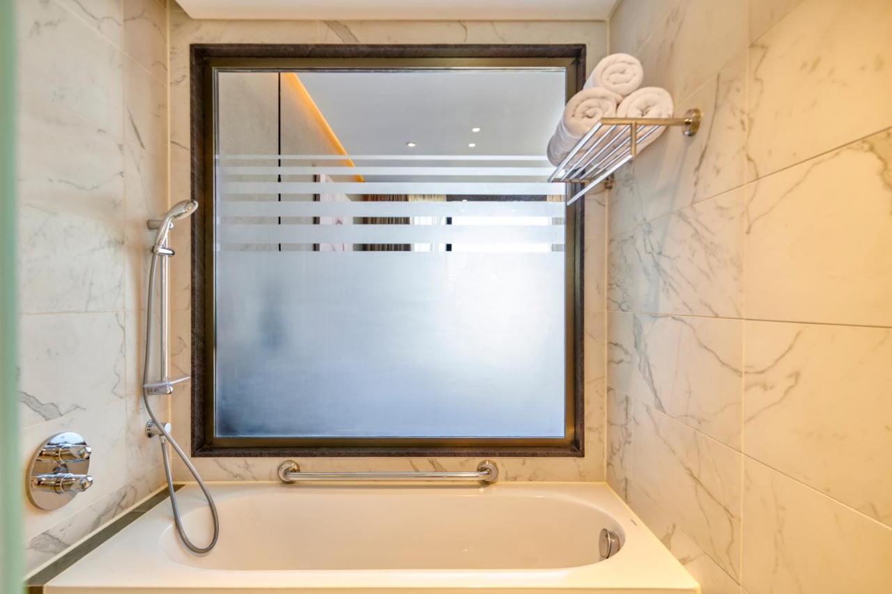 Crowne Plaza - West Cairo Arkan By Ihg 6th of October City Exteriér fotografie A shower over a bathtub