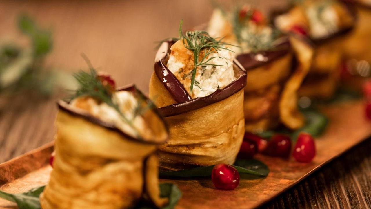 Crowne Plaza - West Cairo Arkan By Ihg 6th of October City Exteriér fotografie Eggplant stuffed with goat cheese