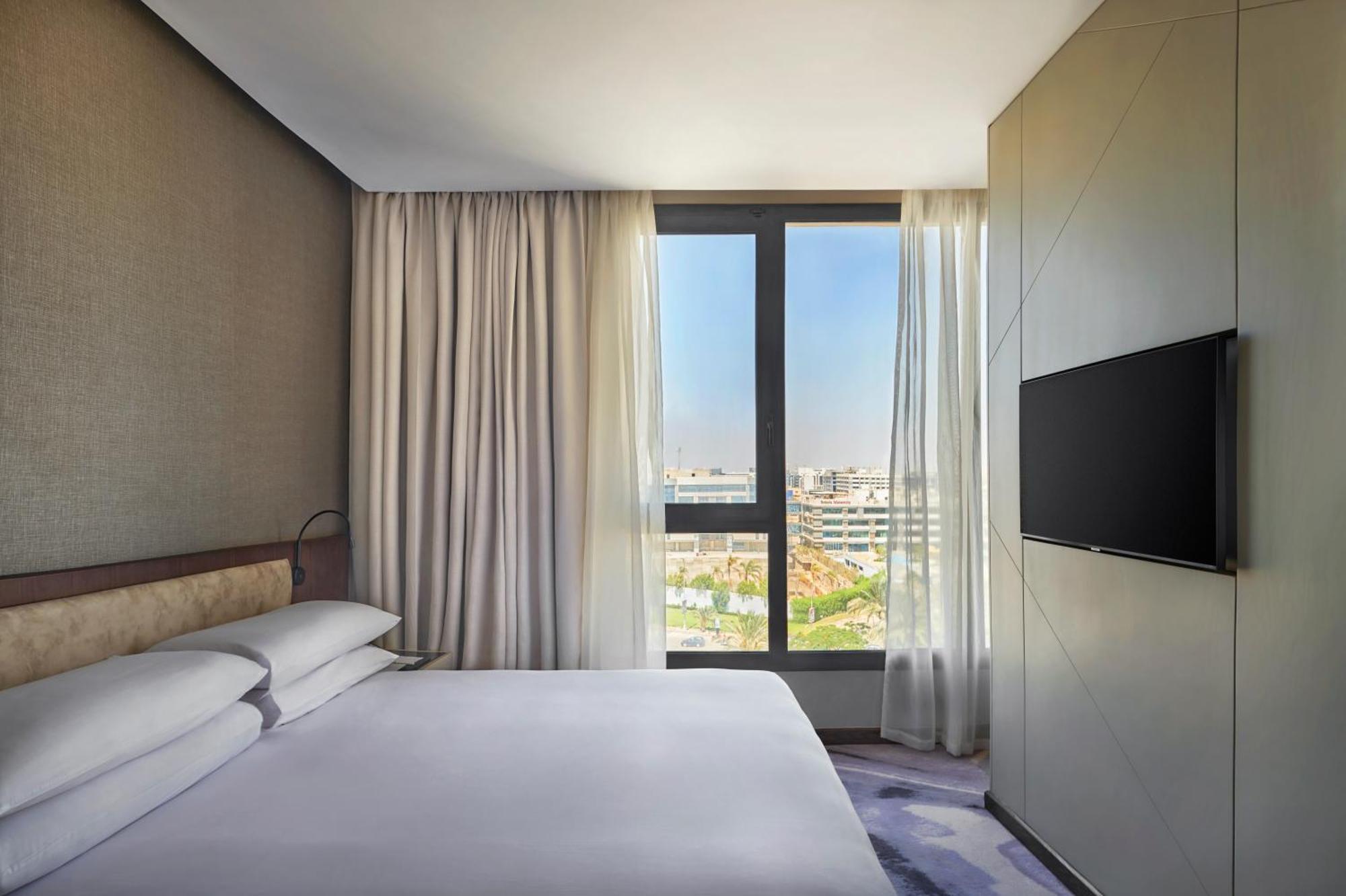 Crowne Plaza - West Cairo Arkan By Ihg 6th of October City Exteriér fotografie A bedroom at the hotel