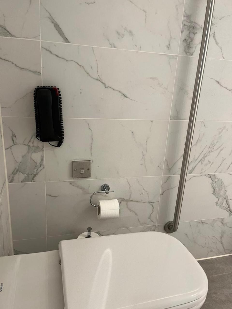 Crowne Plaza - West Cairo Arkan By Ihg 6th of October City Exteriér fotografie A toilet brush holder